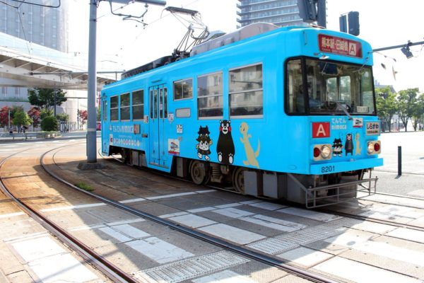 熊本市電のくまモンコラボのラッピング電車