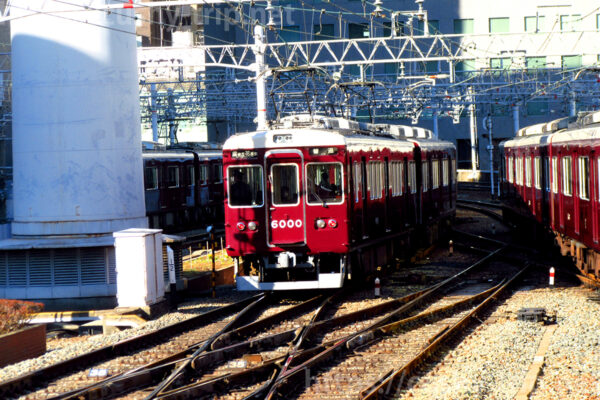大阪梅田駅へ向かう阪急電車